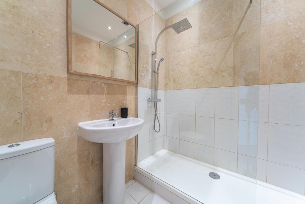Spacious 2 Bedroom Apartment In Downtown London Exteriör bild